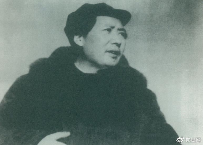 　　1949年3月23日，毛澤東率領(lǐng)中共中央機(jī)關(guān)離開(kāi)西柏坡前往北平。出發(fā)時(shí)，他對(duì)周恩來(lái)說(shuō)，今天是進(jìn)京的日子，進(jìn)京趕考去。我們決不當(dāng)李自成，我們都希望考個(gè)好成績(jī)。