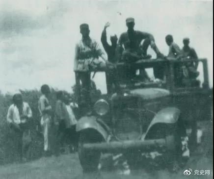 1938年3月31日，129師在邯長(zhǎng)公路的響堂鋪伏擊日軍，這是在戰(zhàn)斗中繳獲的汽車。