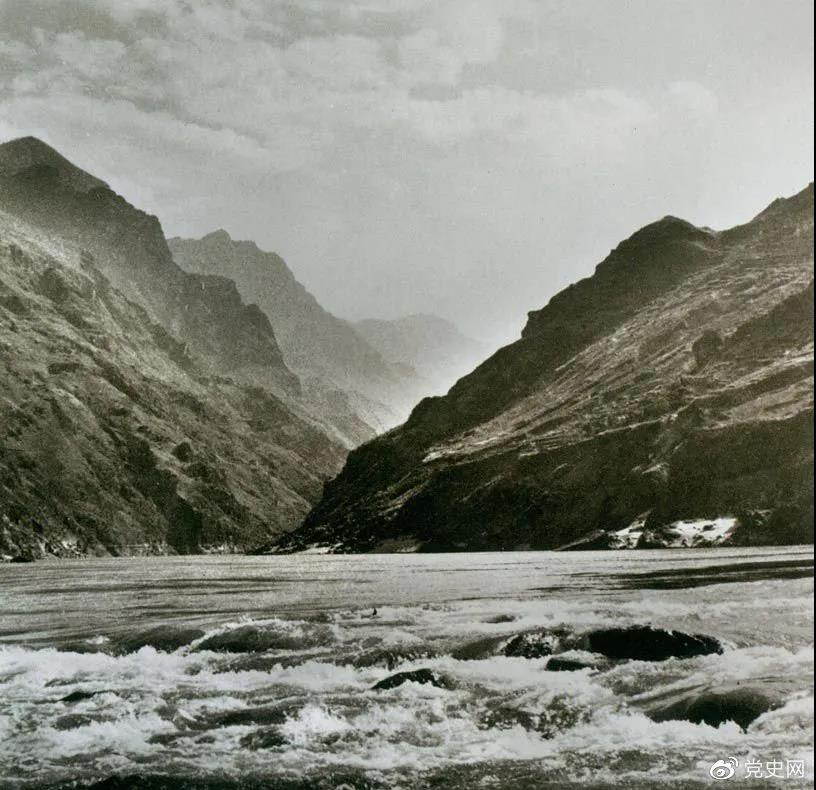 1935年5月3日至9日，紅一方面軍利用7條渡船從皎平渡全部渡過金沙江。