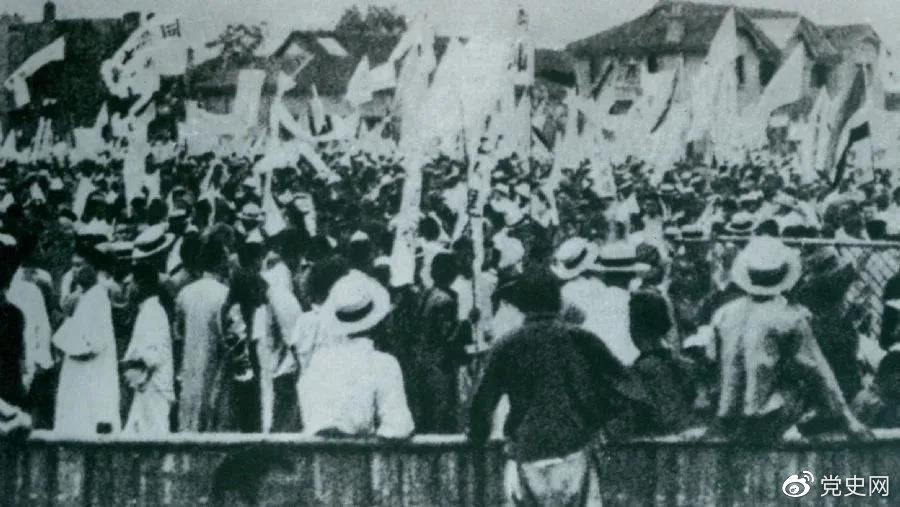 1925年5月30日，上海爆發(fā)了反帝愛國的五卅運動，掀起了全國范圍大革命高潮。
